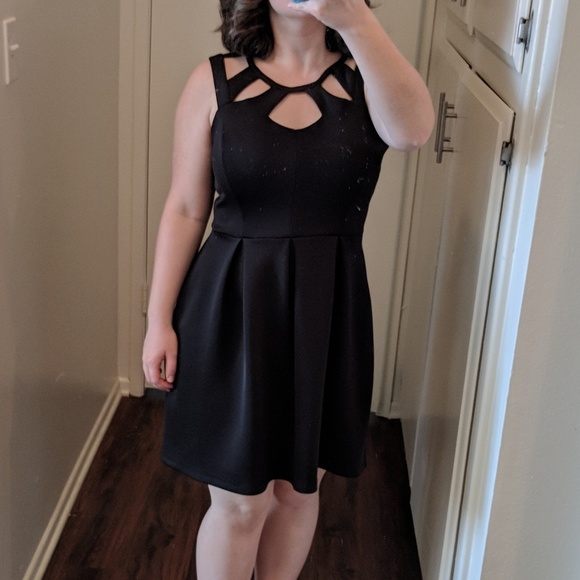 NWOT Little black dress with cutout collar - Picture 3 of 3